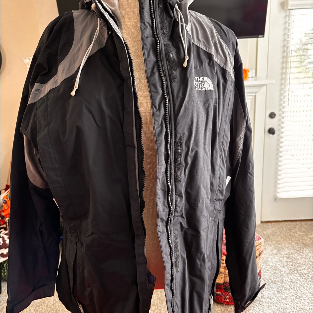 The North Face Women’s Black Jacket- Size L 🌼🌼🌼🌼🌼 - Picture 15 of 16